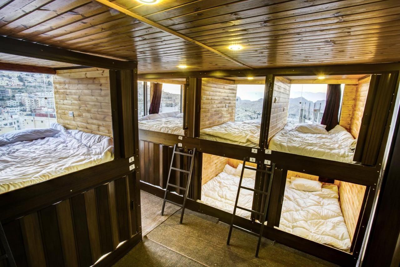 Petra Capsule Hostel 와디무사 외부 사진