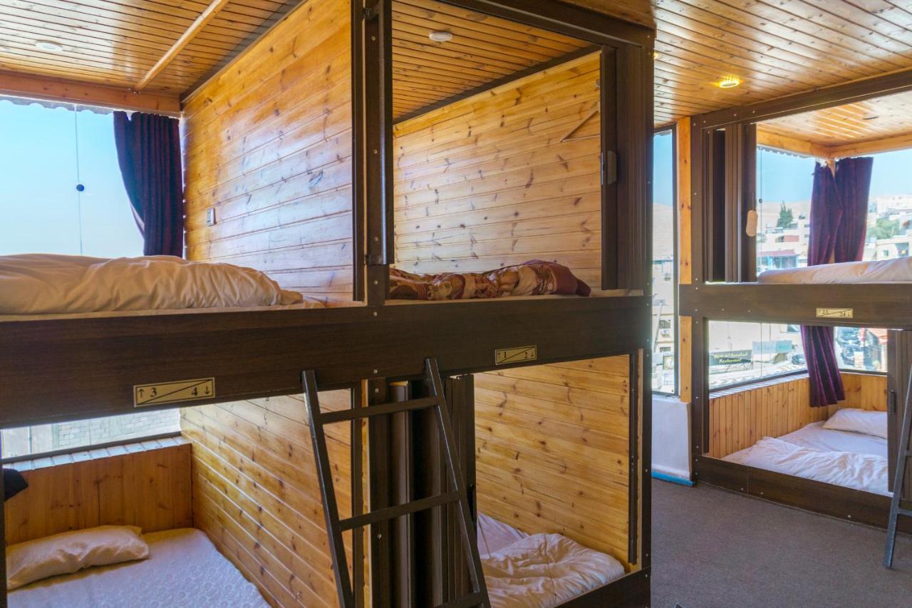 Petra Capsule Hostel 와디무사 외부 사진